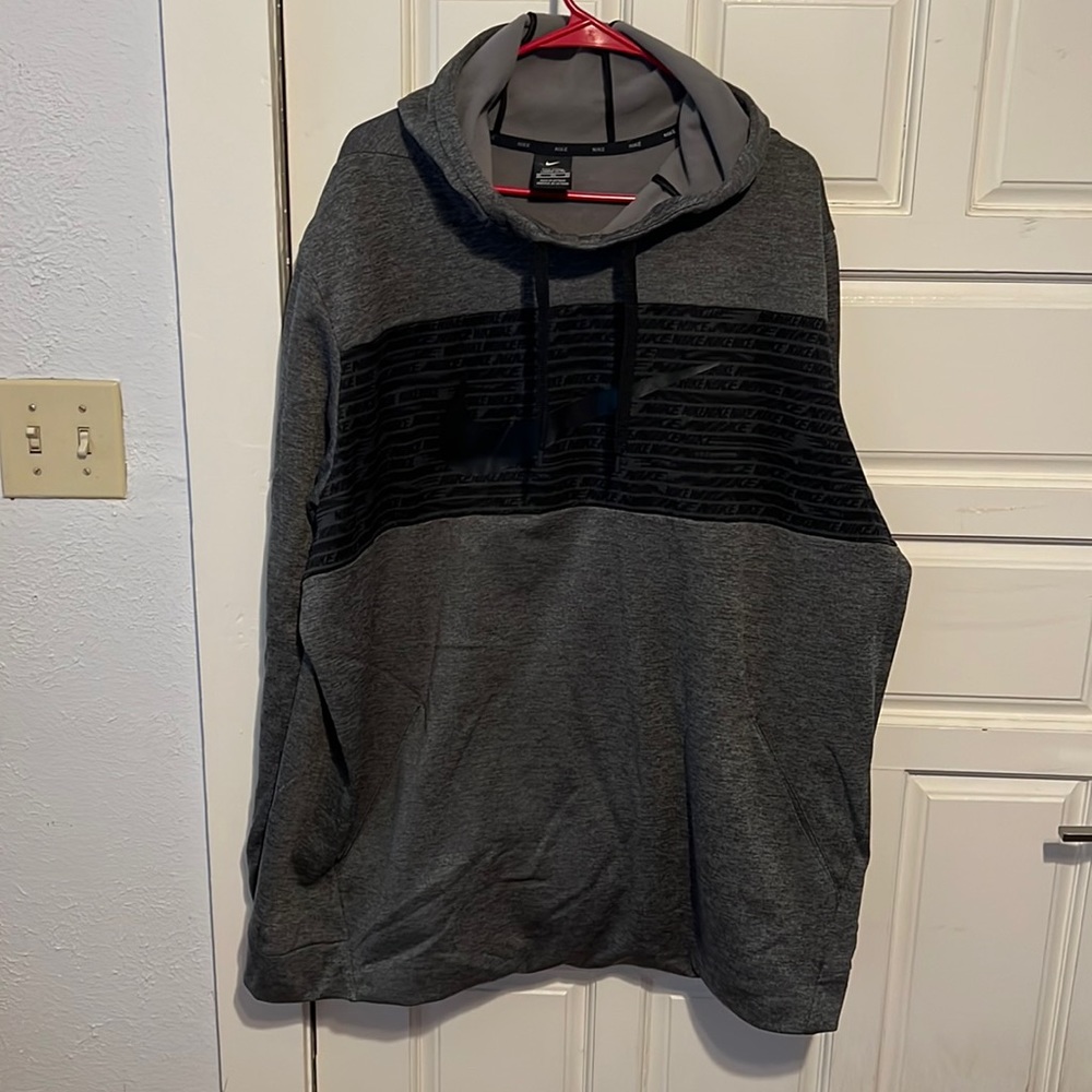 NWOT Nike Therma Dri fit Hoodie